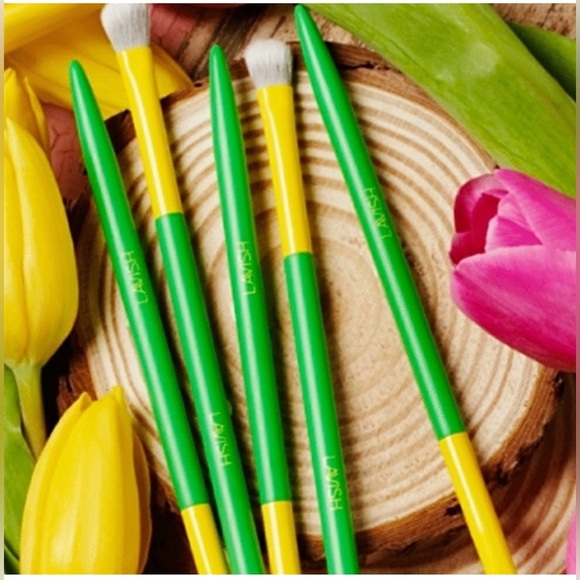 Lavish Cosmetics Essential Eye Collection Handcrafted Brushes - Picture 3 of 5